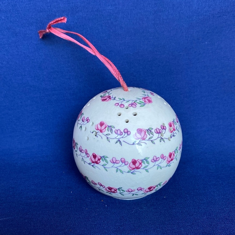 VTG Hanging Ceramic Pomander Sachet